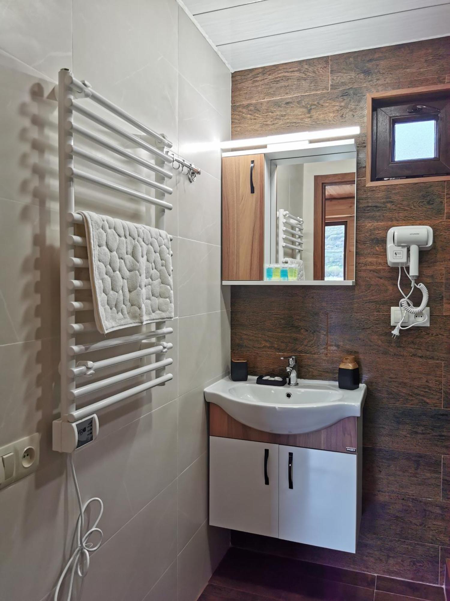 Chateau Ateni Cottages ゴリ エクステリア 写真